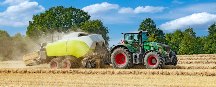 Liikluskindlustus põllumajandusmasinale - roheline traktor viljapõllul