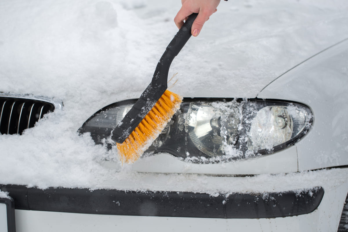 Liiklusindlustus ja talv - kollase harjaga tulesid lumest puhtaks tegemas