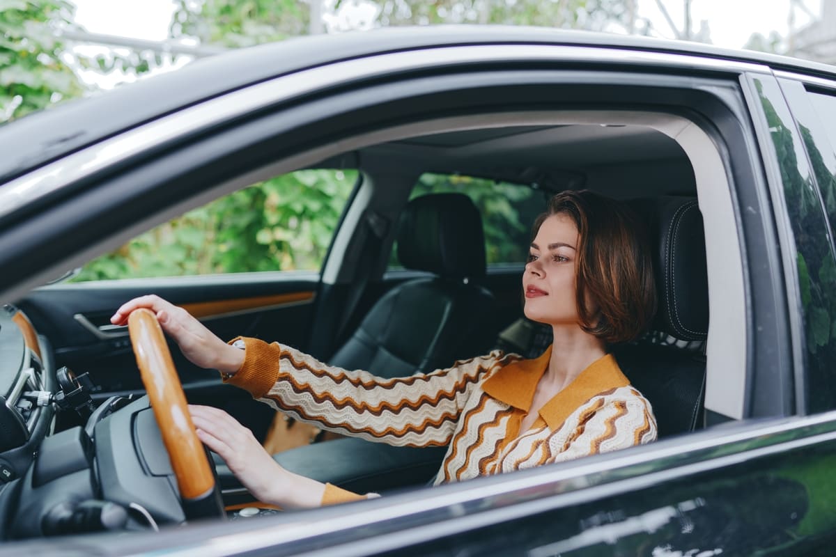 Liikluskindlustuse kahjuajalugu - rahulik naisjuht autoroolis